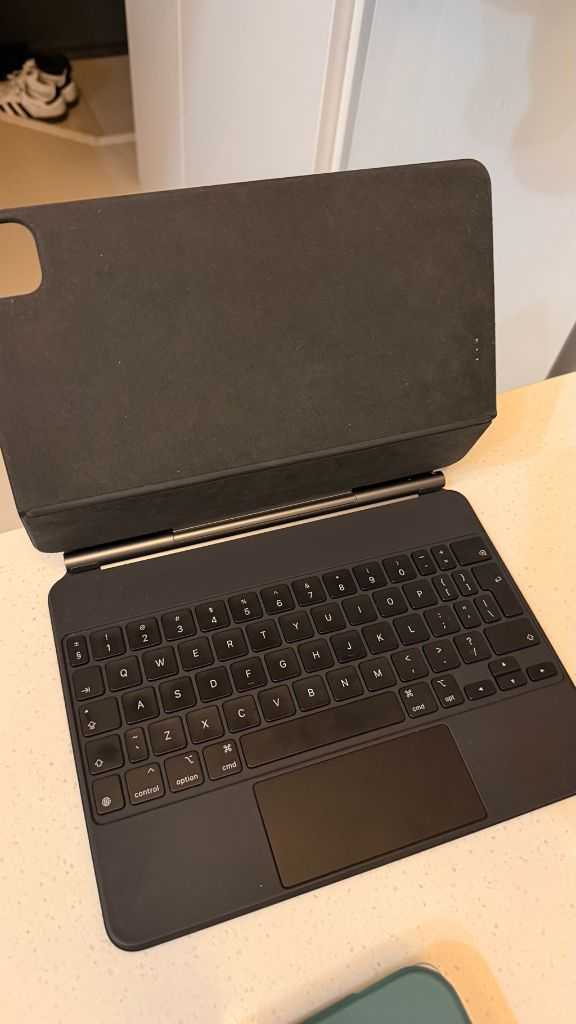 태블릿 11인치 1세대 64GB + 매직키보드 + 애플펜슬--6