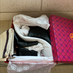 토리버치 라일라 리본 앵글부츠 부티