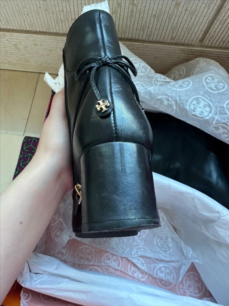 토리버치 라일라 리본 앵글부츠 부티 이미지