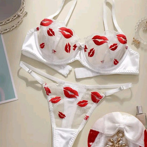 립스틱 자수 브라팬티 세트