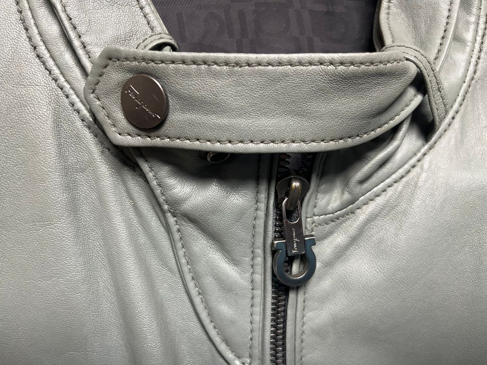 살바토레 페라가모 세이지 그린 양가죽 라이더 자켓 100사이즈 이미지