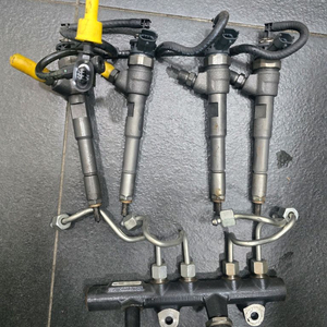 르노 QM3 클리오 연료 인젝터 4개 및 연료레일 A급팝니다.