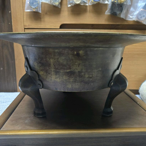 골동품)삼족 놋 화로 이미지
