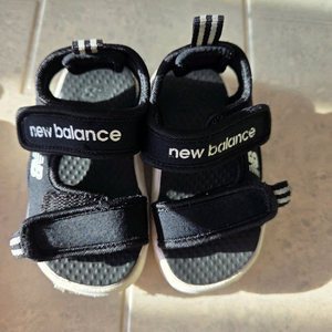 뉴발란스키즈 샌들 140사이즈