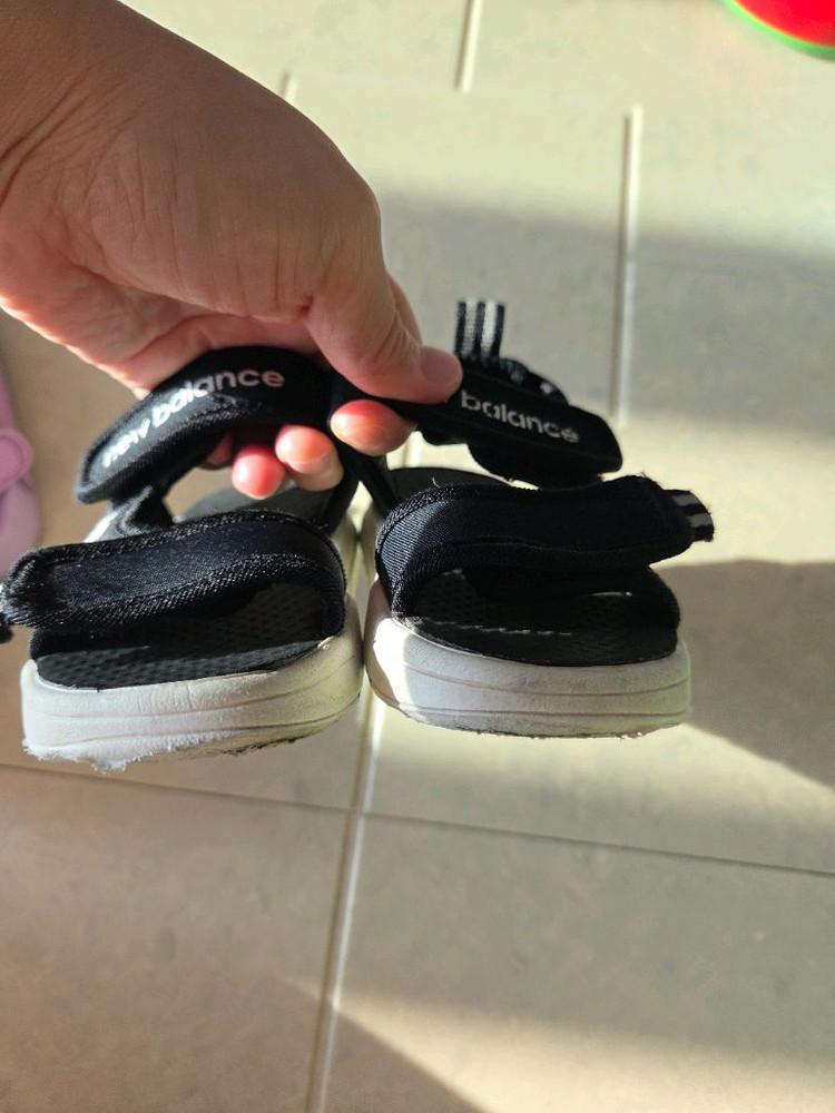 뉴발란스키즈 샌들 140사이즈--1