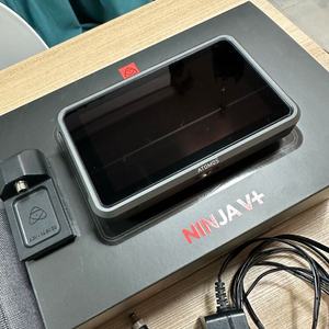 아토모스 닌자 V+ (atomos Ninja V+) 풀박스 이미지