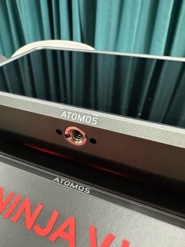 아토모스 닌자 V+ (atomos Ninja V+) 풀박스 이미지