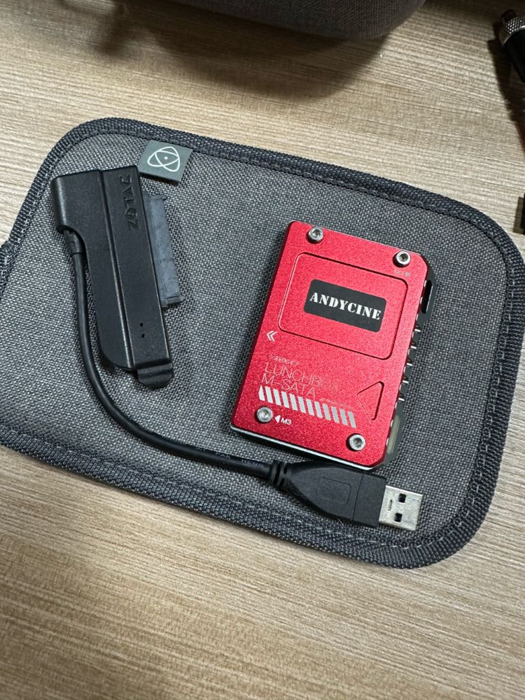 아토모스 닌자 V+ (atomos Ninja V+) 풀박스 이미지
