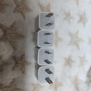 애플 A1385 5W 충전기 미국용.일본용.여행가실때필요합니다 파손없이깨끗합니다 개당7000원