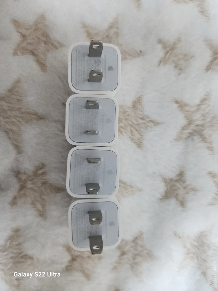 애플 A1385 5W 충전기 미국용.일본용.여행가실때필요합니다 파손없이깨끗합니다 개당7000원--1