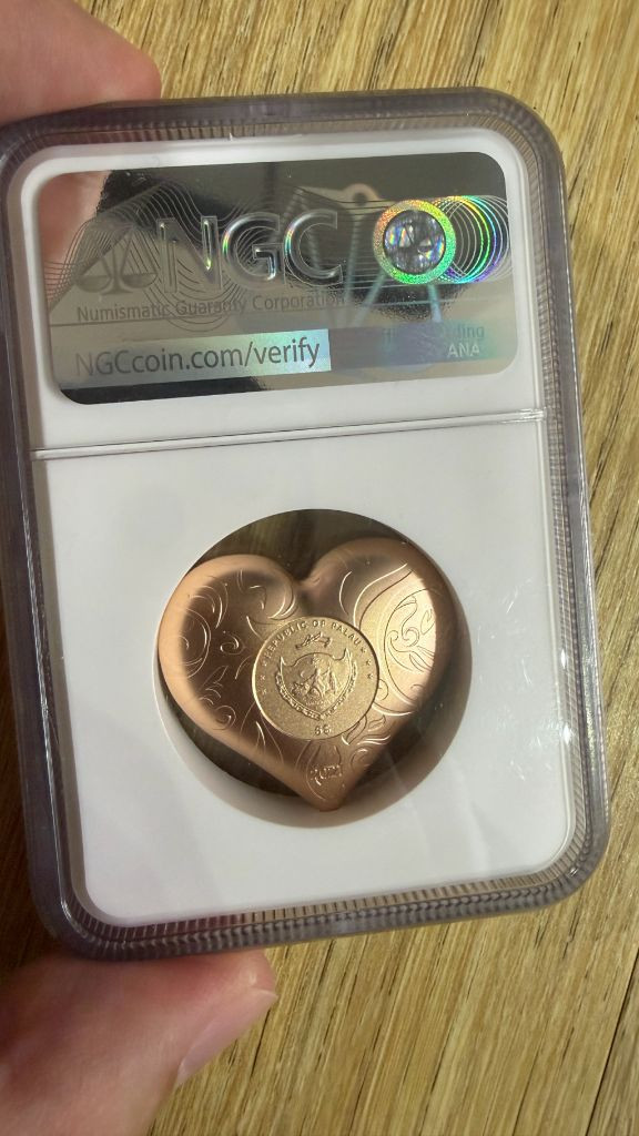 99.9% 순은 니우에 하트모양 은화 1온즈(31.1g)--1