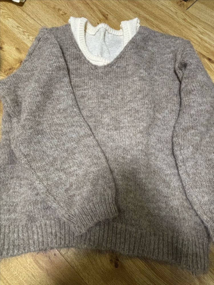 에이블리 브이넥 원오프숄더 루즈핏 니트 판매 이미지