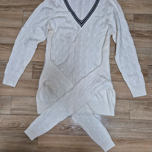 산드로 엠마 타이 케이블니트 스웨터 판매합니다 이미지