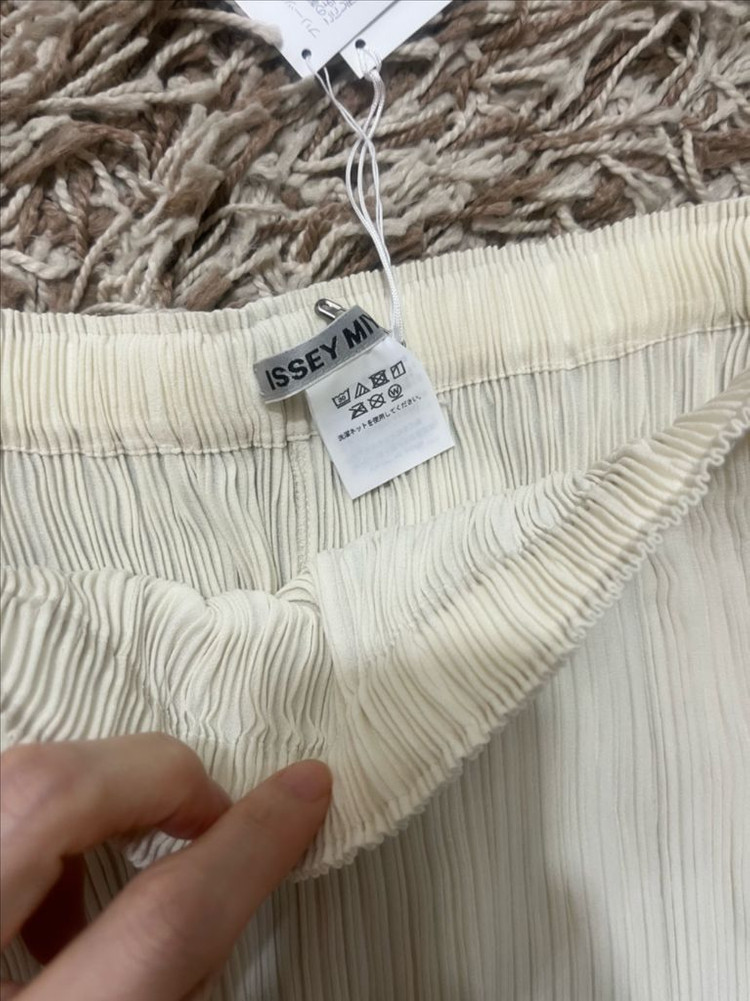 이세이미야케 해칭 스커트 오프화이트--2