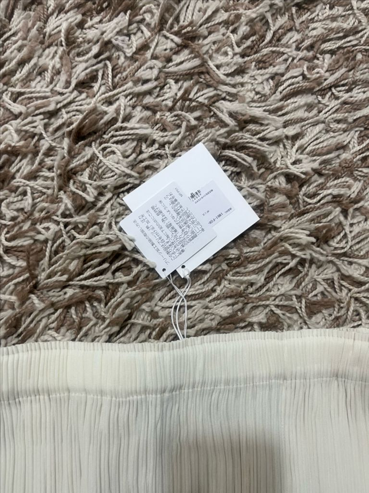 이세이미야케 해칭 스커트 오프화이트--3