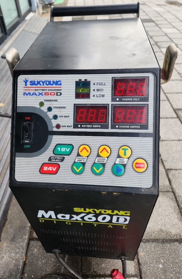 디지털 배터리 충전기 슈영 맥스60D 디지털 배터리 충전기--1