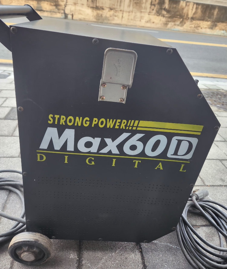 디지털 배터리 충전기 슈영 맥스60D 디지털 배터리 충전기--2