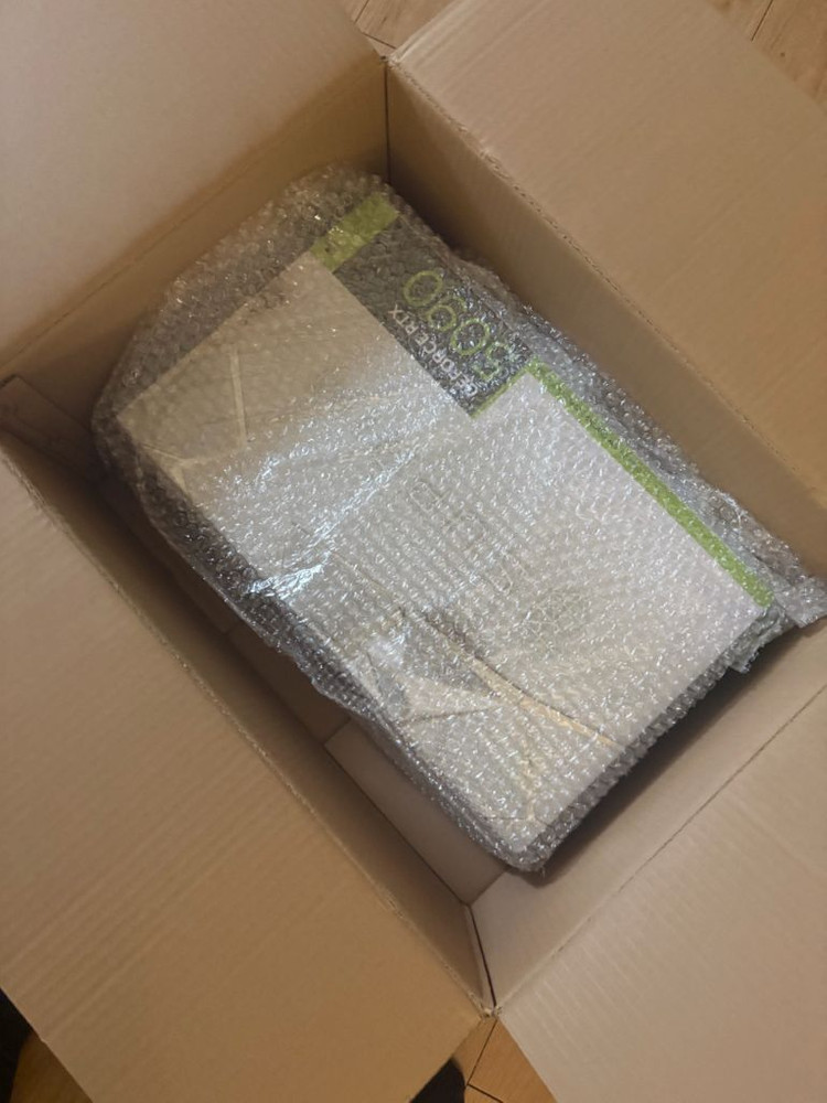 rtx 5090 슈프림 미개봉--1