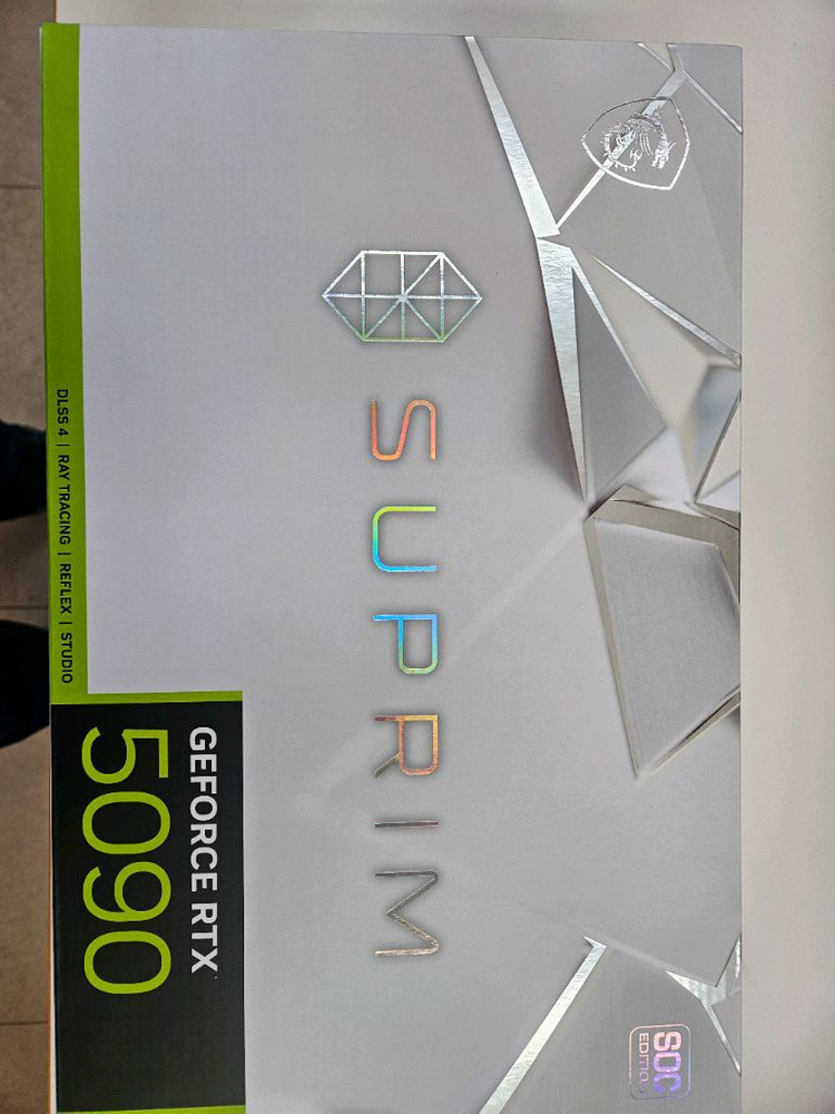 MSI RTX 5090 슈프림 SOC하이퍼프로저--0