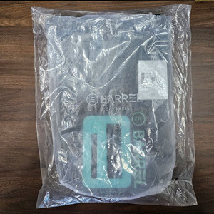 배럴 서퍼 드라이 백 4L 블랙 미개봉 새제품
