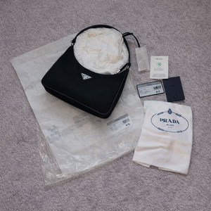 프라다 1n204x 리나일론 앤 사피아노 레더 호보백 블랙