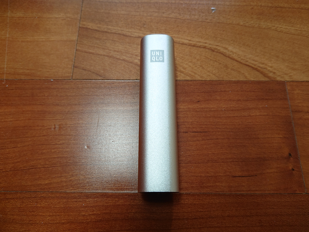 새상품급/ 유니클로 한정판 미니 외장 배터리--1