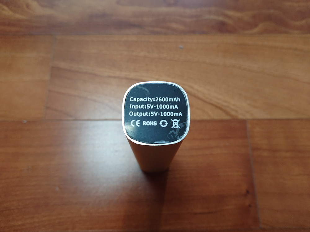 새상품급/ 유니클로 한정판 미니 외장 배터리--2