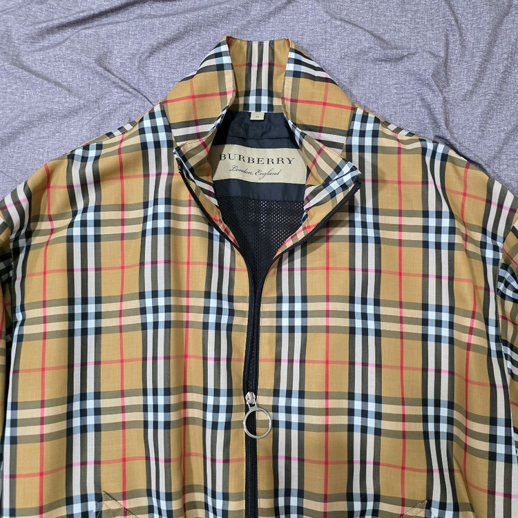 버버리 정품 뉴클래식 체크 바람막이 54--4
