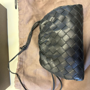 보테가베네타 미니 파우치 만두백 블랙