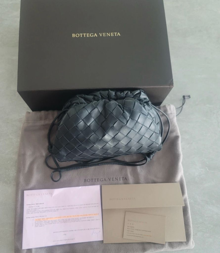 보테가베네타 미니 파우치 만두백 블랙--7
