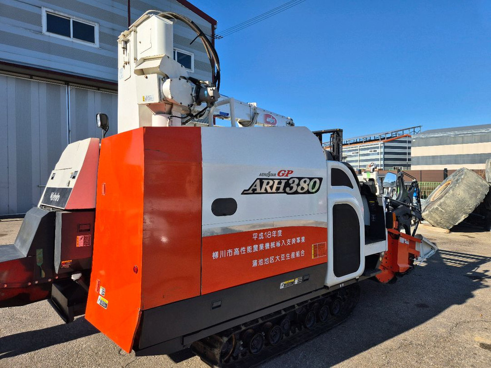 콩콤바인 구보다 ARH380 범용콤바인 이미지