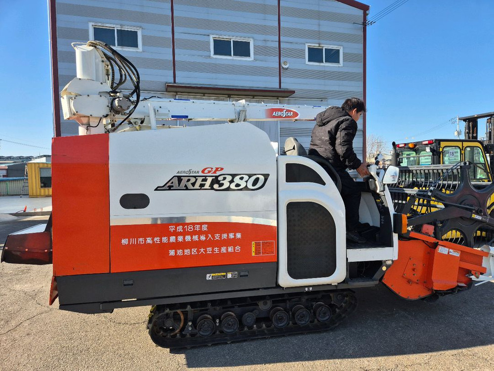 콩콤바인 구보다 ARH380 범용콤바인 이미지