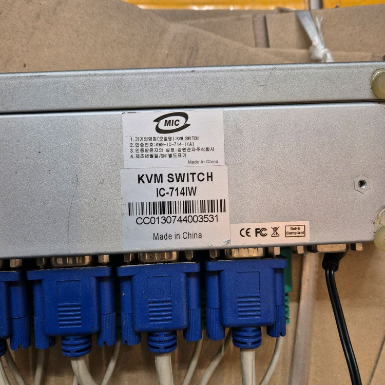 NETmate IC-714-IW KVM 스위치입니다- 4대의 PC를 하나의 키보드, 마우스, 모니터로 제어할 수 있--2