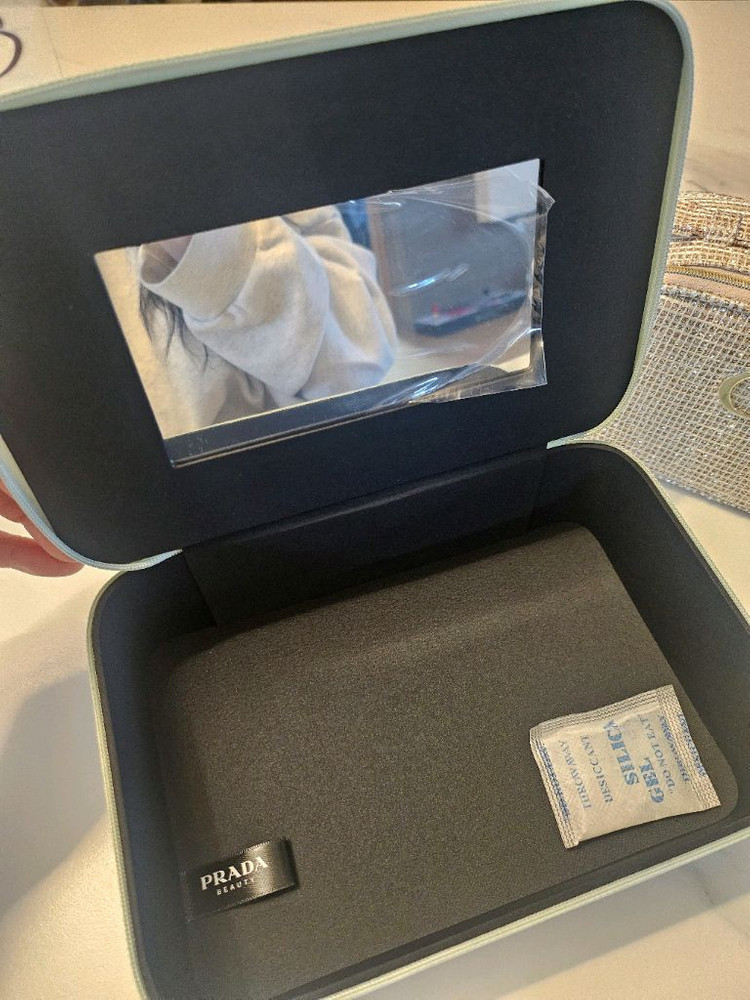 프라다파우치.입생로랑파우치--2