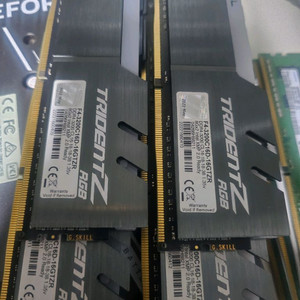 G.Skill Trident Z RGB DDR4램 3200mhz cl16 82=16gb