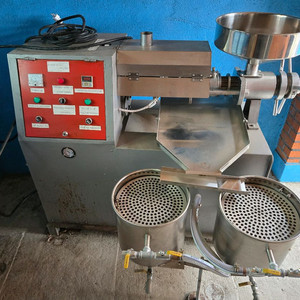 들기름.참기름 각종기름 짜는기계 이미지