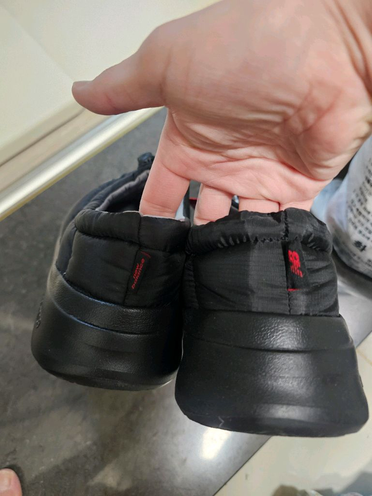 새상품 뉴발란스 슬리핑 모크 V2 블랙 260 팝니다--3