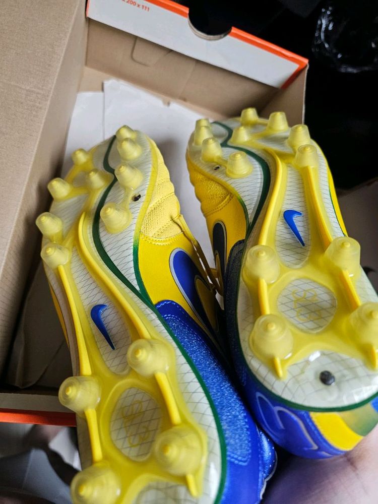 새상품 나이키 슈퍼리게라 축구화 브라질 260 사이즈 팝니다--2