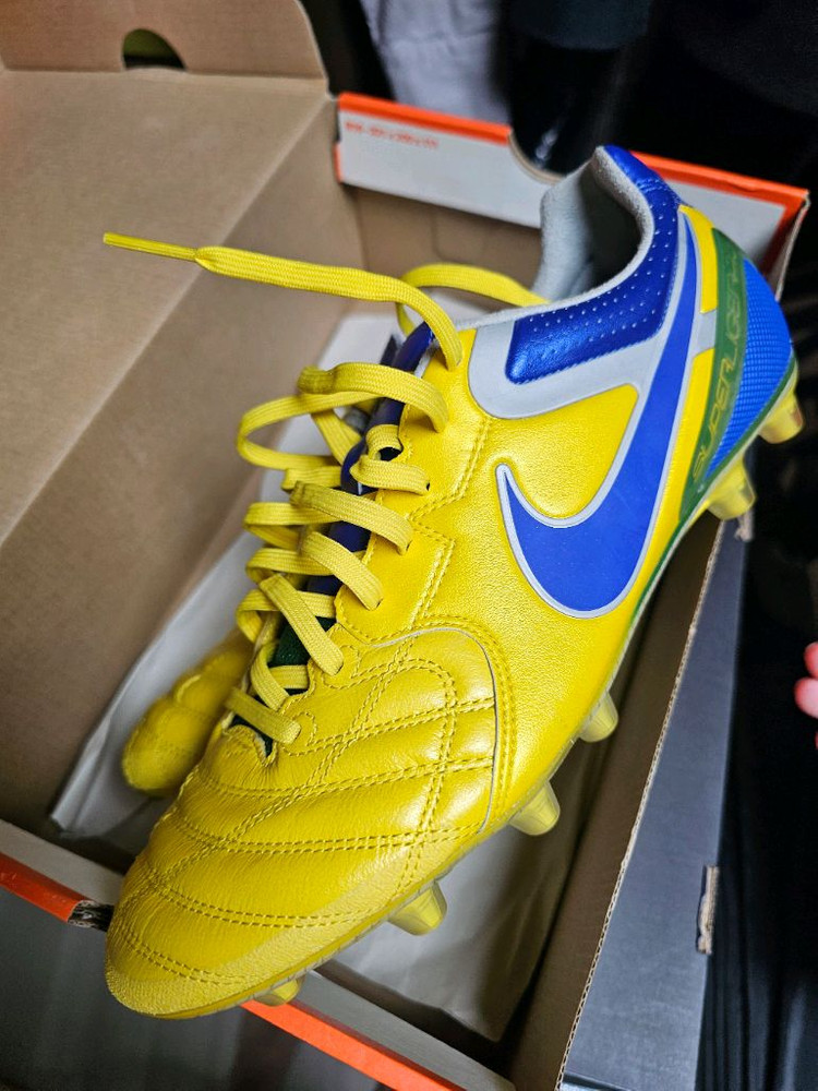 새상품 나이키 슈퍼리게라 축구화 브라질 260 사이즈 팝니다--3