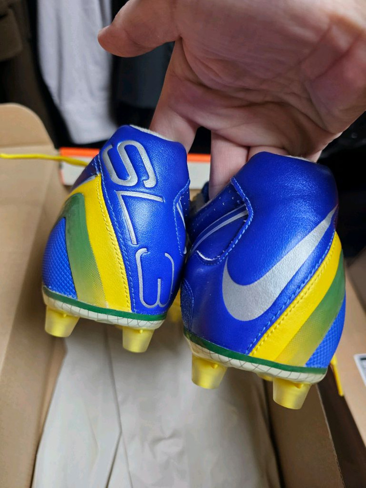 새상품 나이키 슈퍼리게라 축구화 브라질 260 사이즈 팝니다--5