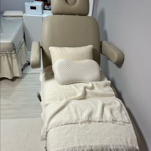 미용 시술 전동 의자 베이지 이미지