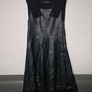 럭키슈에뜨 가죽원피스 팝니다!