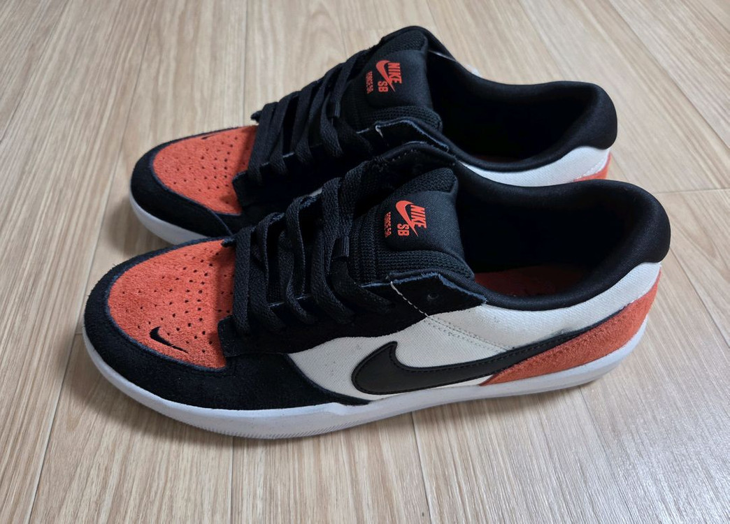 나이키스니커즈 270 사이즈 새상품 판매합니다--2