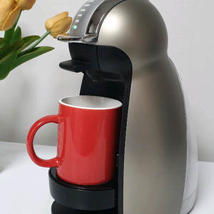 네스카페 돌체구스토 커피머신 실버 이미지