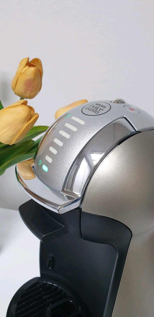 네스카페 돌체구스토 커피머신 실버 이미지