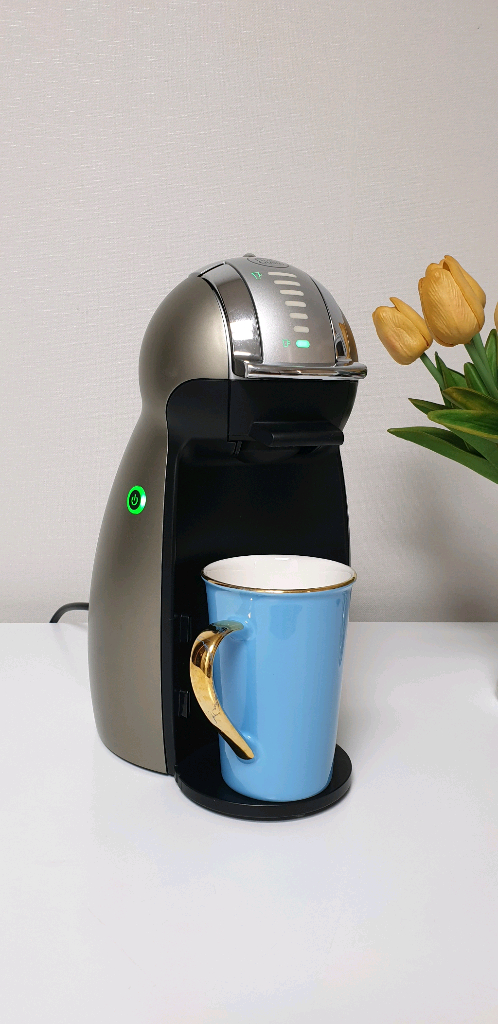 네스카페 돌체구스토 커피머신 실버 이미지