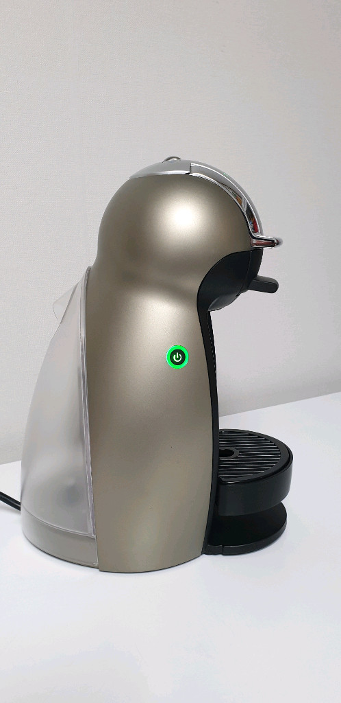 네스카페 돌체구스토 커피머신 실버 이미지