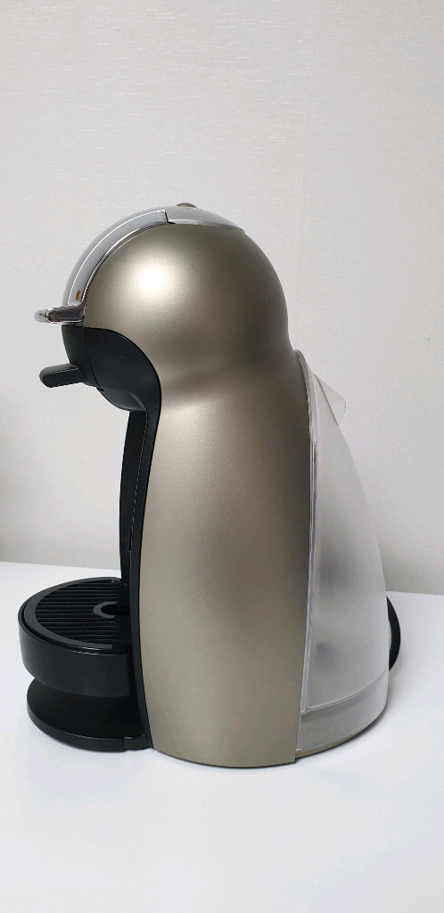 네스카페 돌체구스토 커피머신 실버 이미지