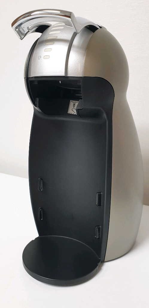 네스카페 돌체구스토 커피머신 실버 이미지