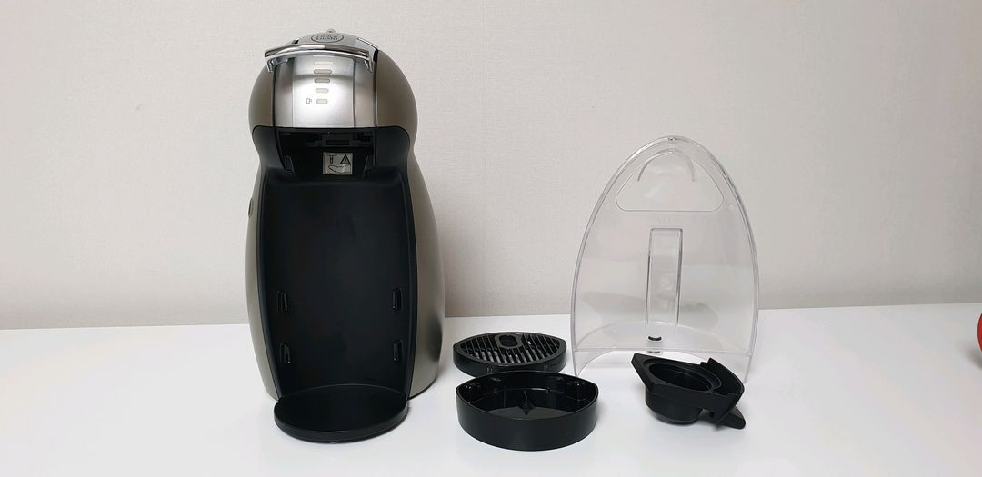 네스카페 돌체구스토 커피머신 실버 이미지